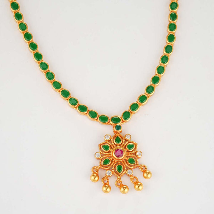 Vedhika Short Necklace