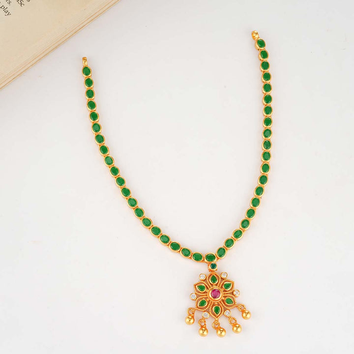 Vedhika Short Necklace