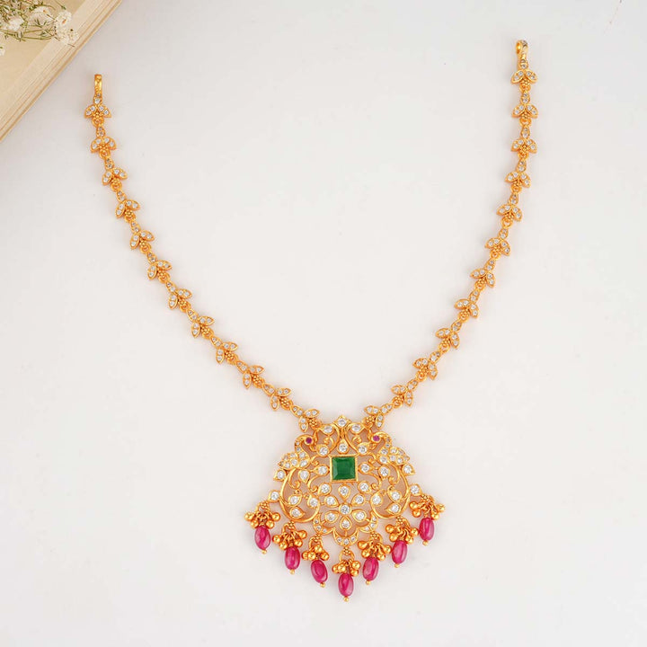 Lavish Stone Short Necklace