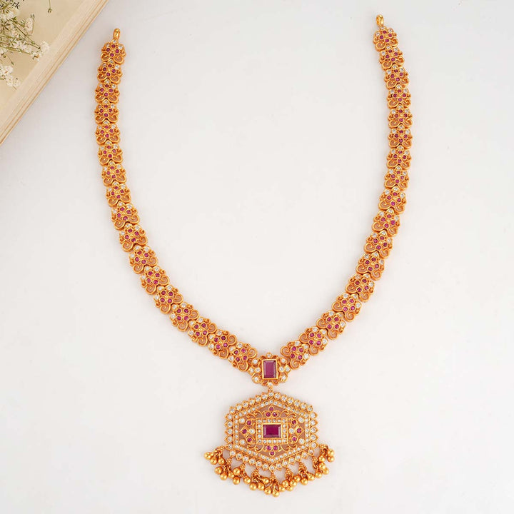 Yaswin Short Necklace