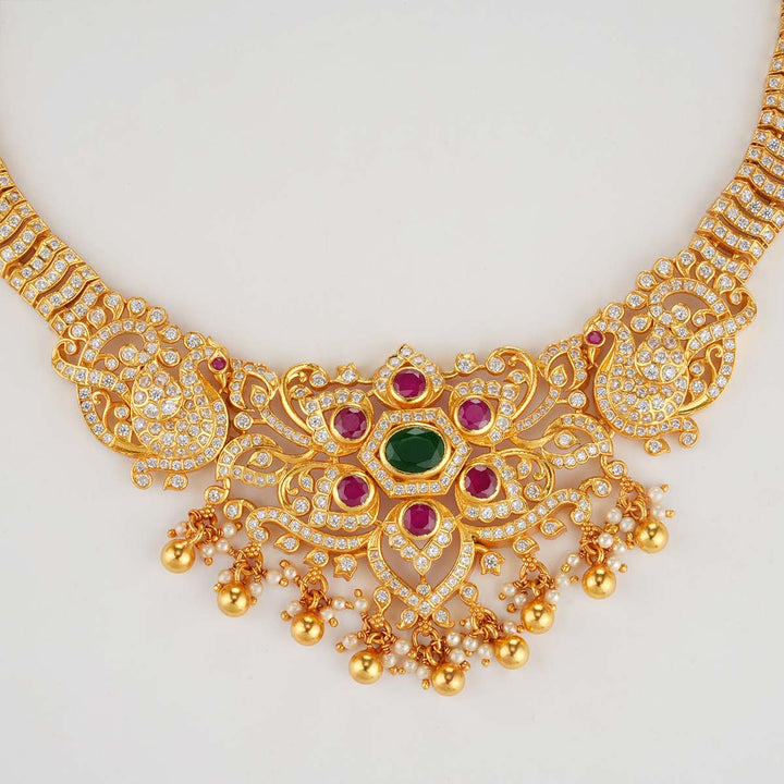 Trendy Look Short Necklace