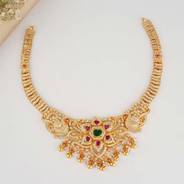 Trendy Look Short Necklace