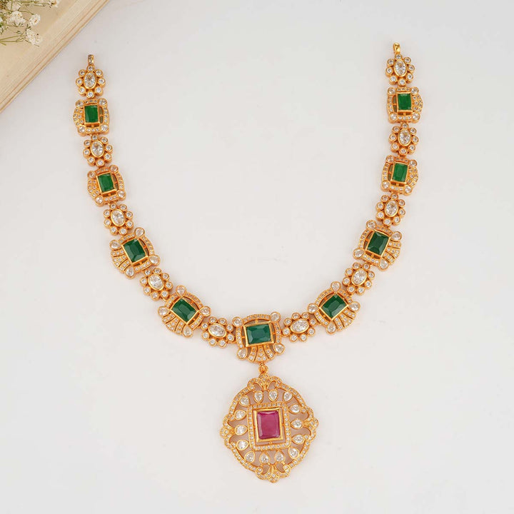 Dharshi Short Necklace