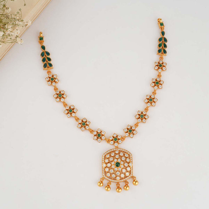 Mawrina Short Necklace