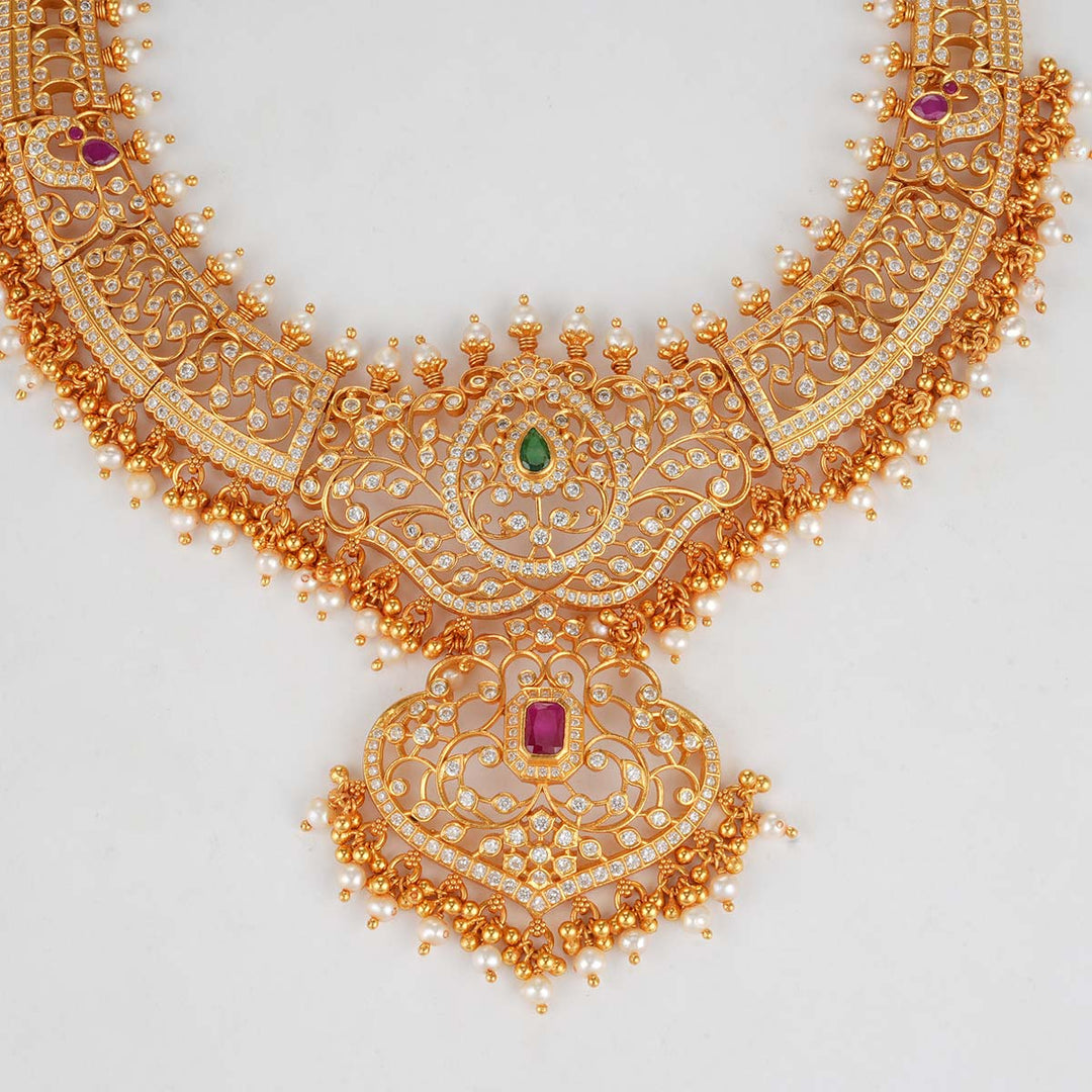 Attractive Grand Short Necklace