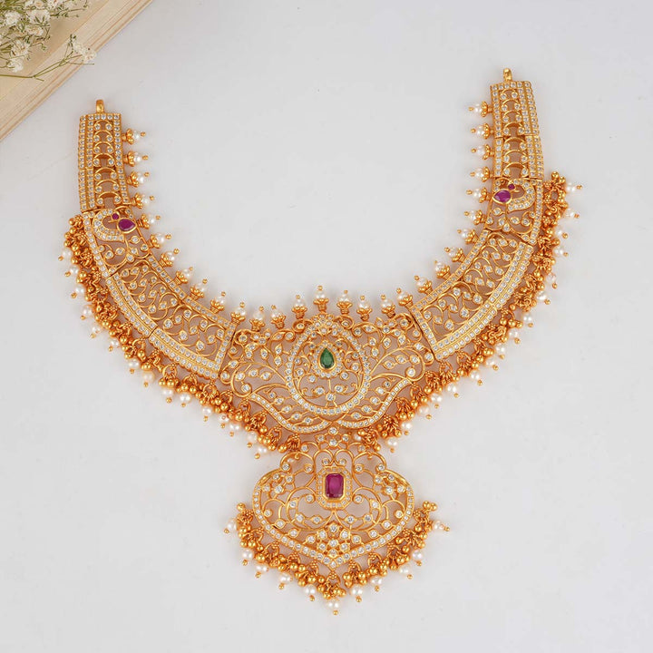 Attractive Grand Short Necklace