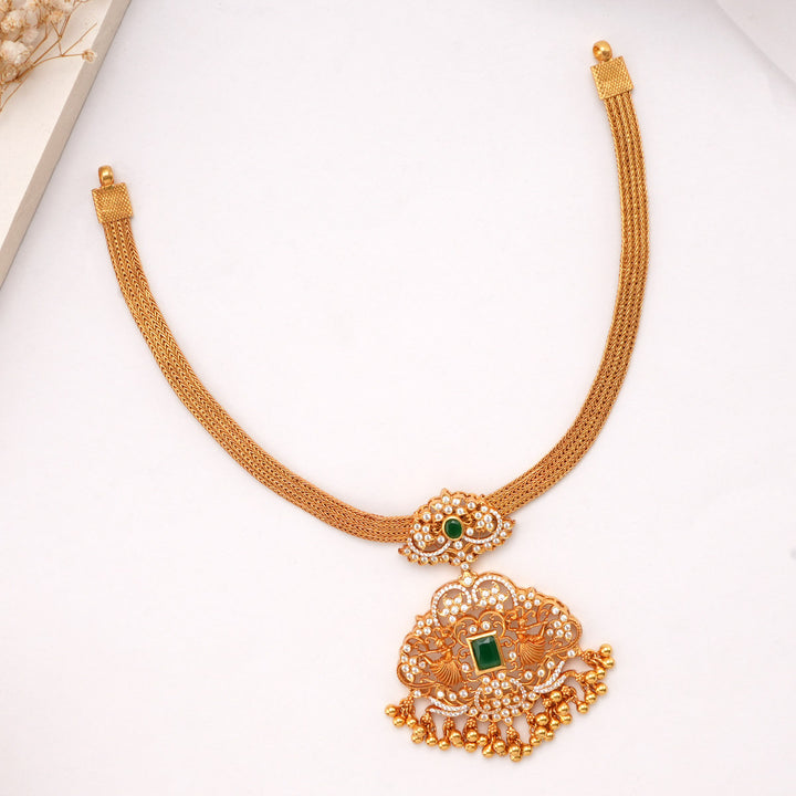 Visali Short Necklace