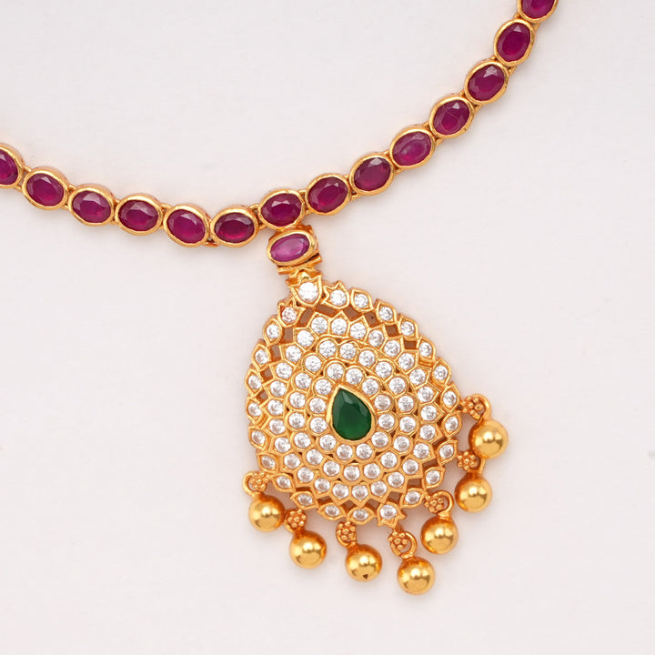 Mesmerizing Short Necklace