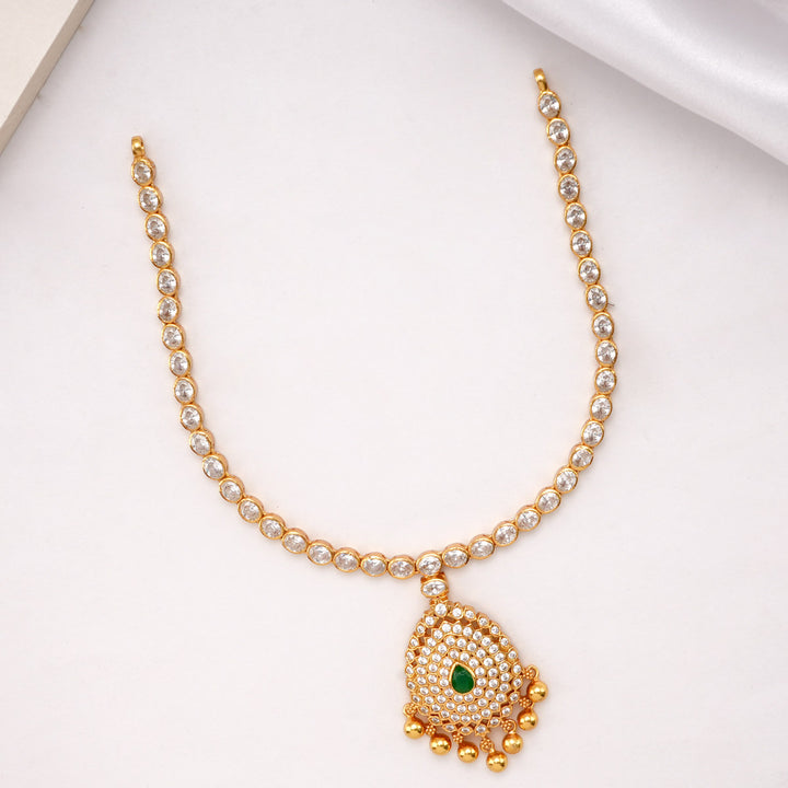 Trendy Look Short Necklace
