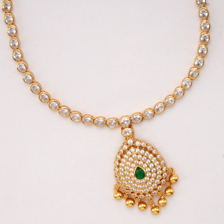 Trendy Look Short Necklace