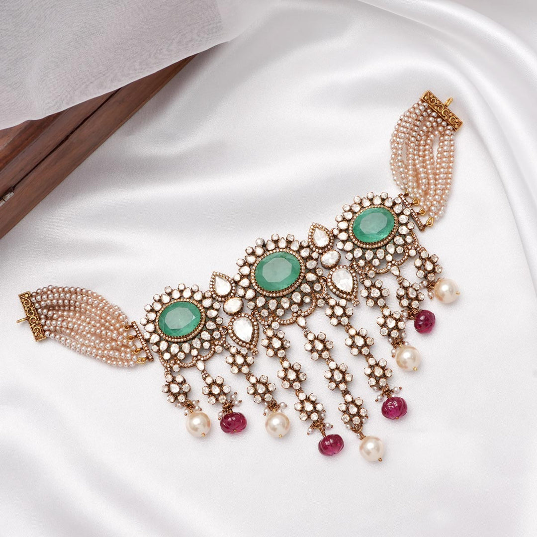 Admirable Choker Set