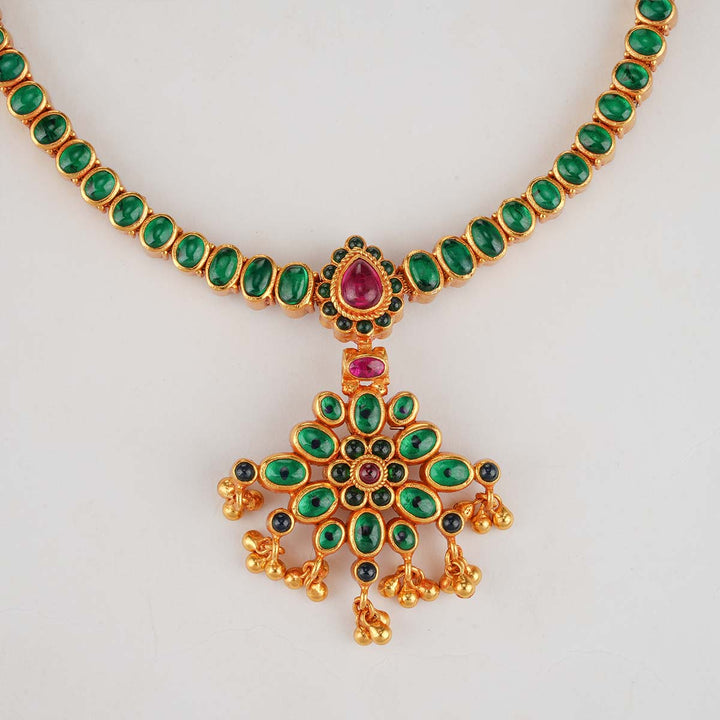 Shruthi Reversible Short Necklace