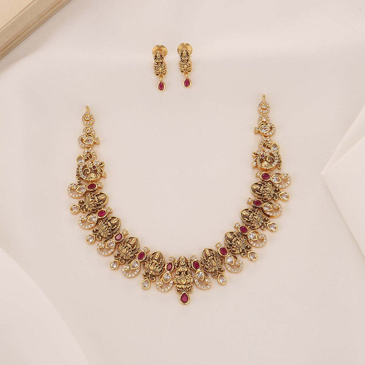 Chic and Trendy Short Necklace Set