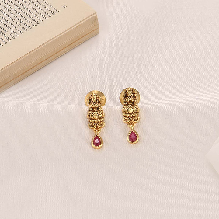 Chic and Trendy Short Necklace Set