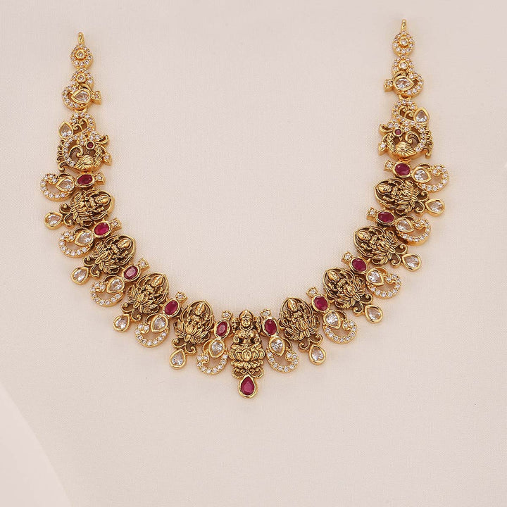 Chic and Trendy Short Necklace Set