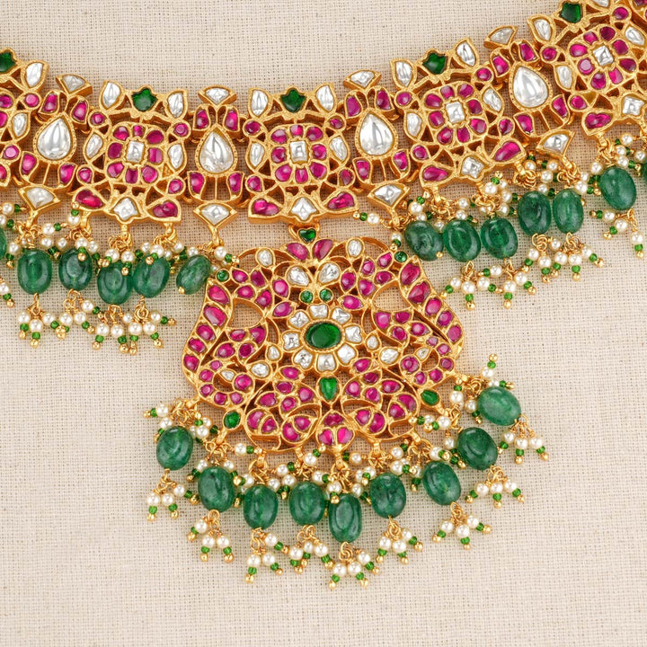 Avina Kundan Choker