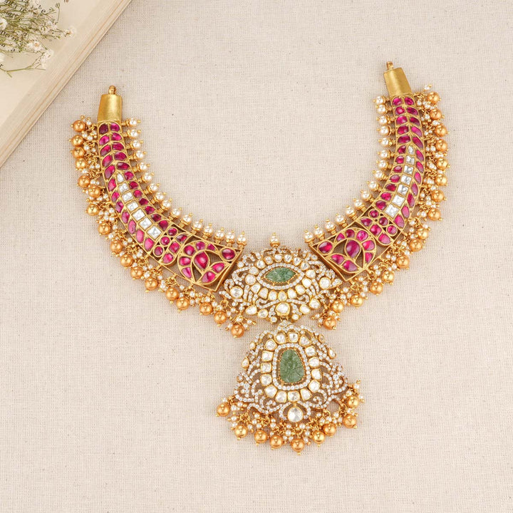 Stunning Look Short Necklace