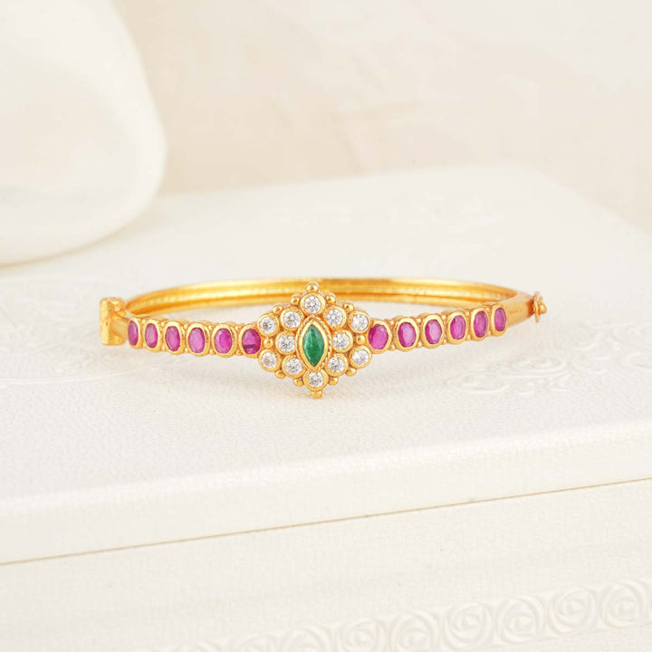 Jaanvika Stone Bracelet