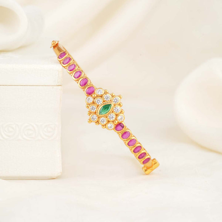 Jaanvika Stone Bracelet