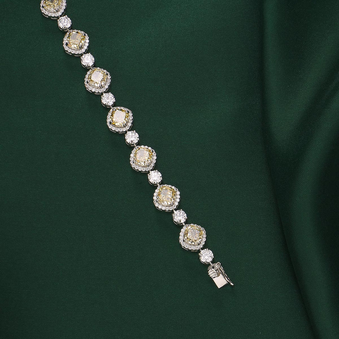 Gleaming Chain Type Bracelet