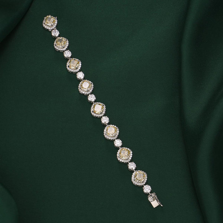 Gleaming Chain Type Bracelet