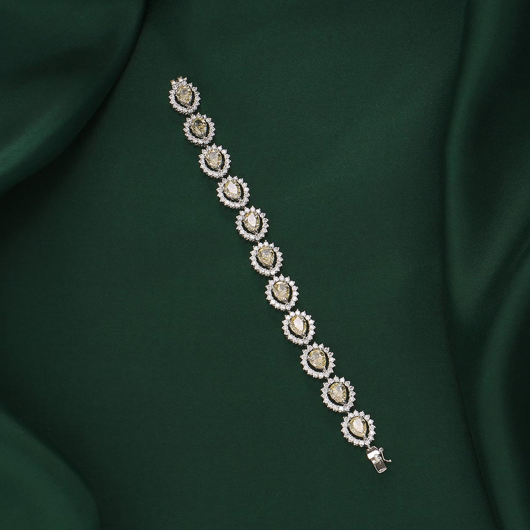 Sparkling Chain Type Bracelet