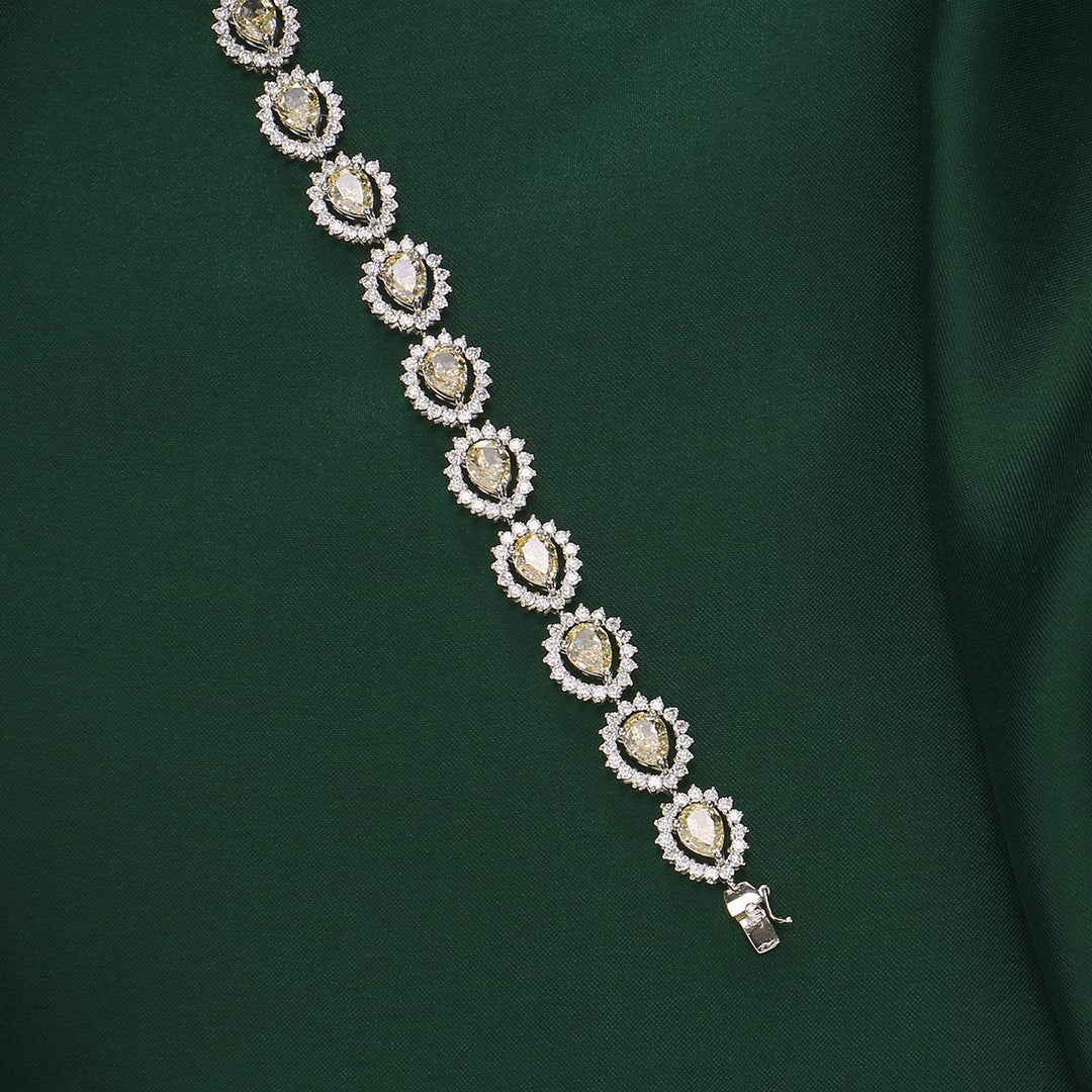 Sparkling Chain Type Bracelet