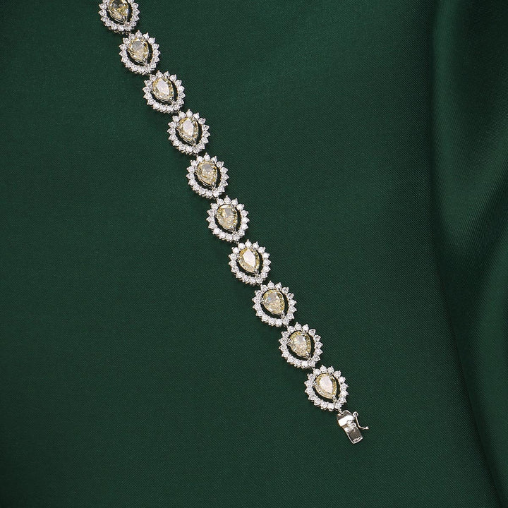 Sparkling Chain Type Bracelet