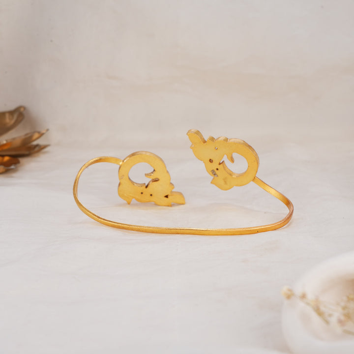 Unique Kundan Palm Bracelet