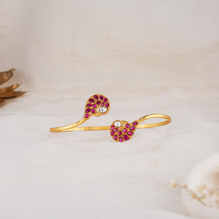 Saanvika Kundan Palm Bracelet