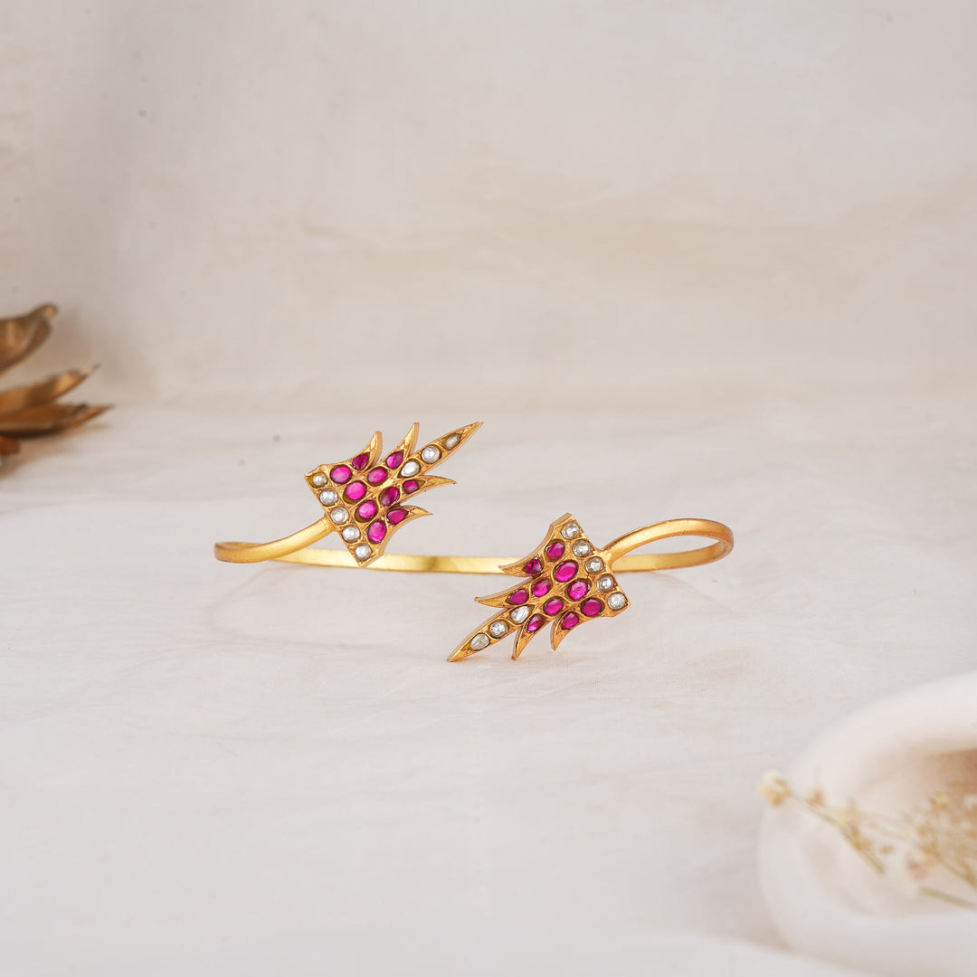 Attractive Kundan Palm Bracelet