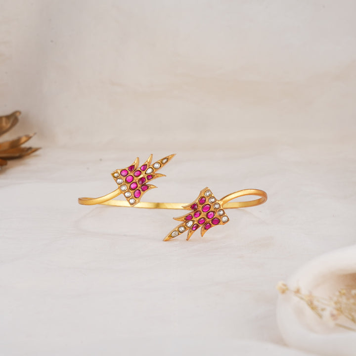 Attractive Kundan Palm Bracelet