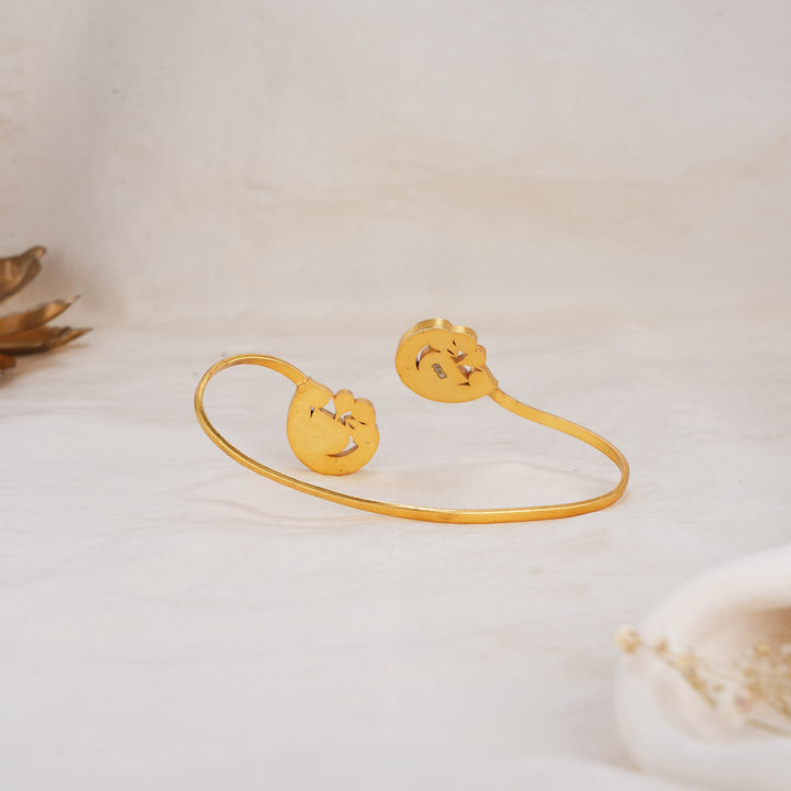 Modern Kundan Palm Bracelet