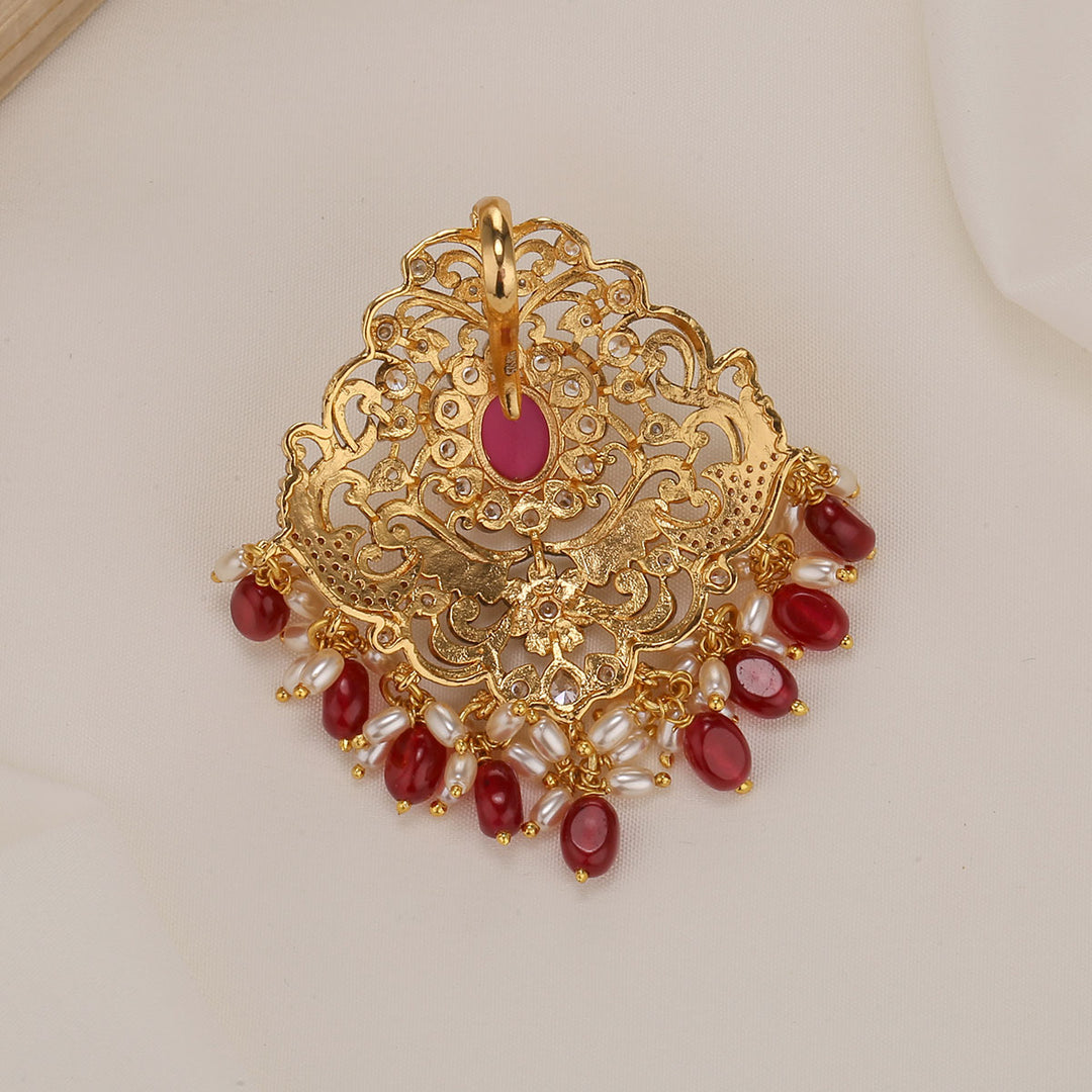 Gorgeous Look Stone Pendant