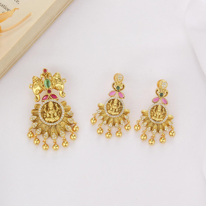 Elegant Nagas Pendant Set