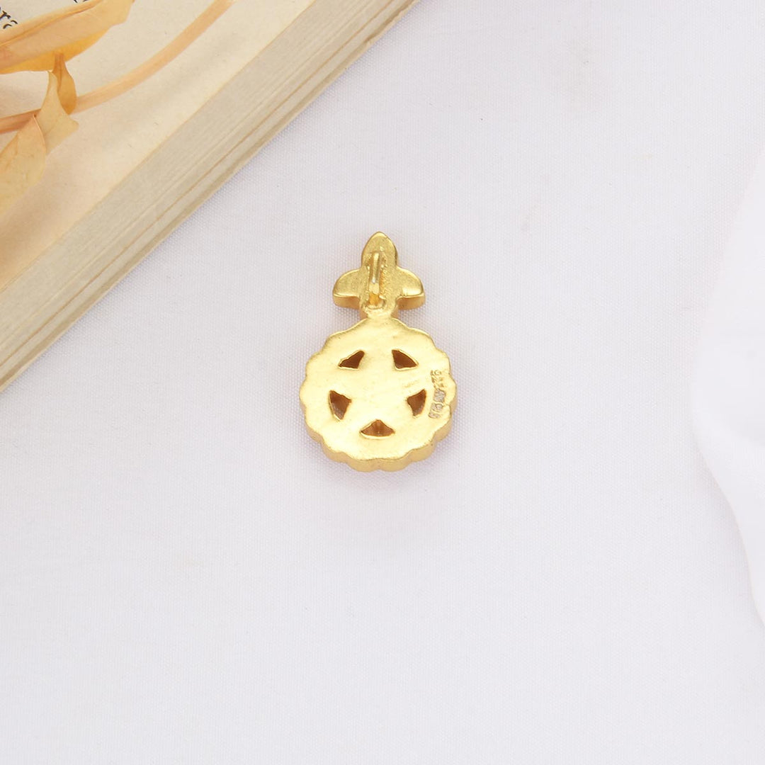 Luxe Charm Kundan Pendant