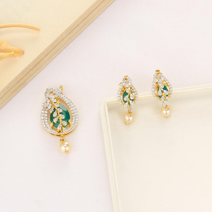 Shine Charm Avikam Pendant Set