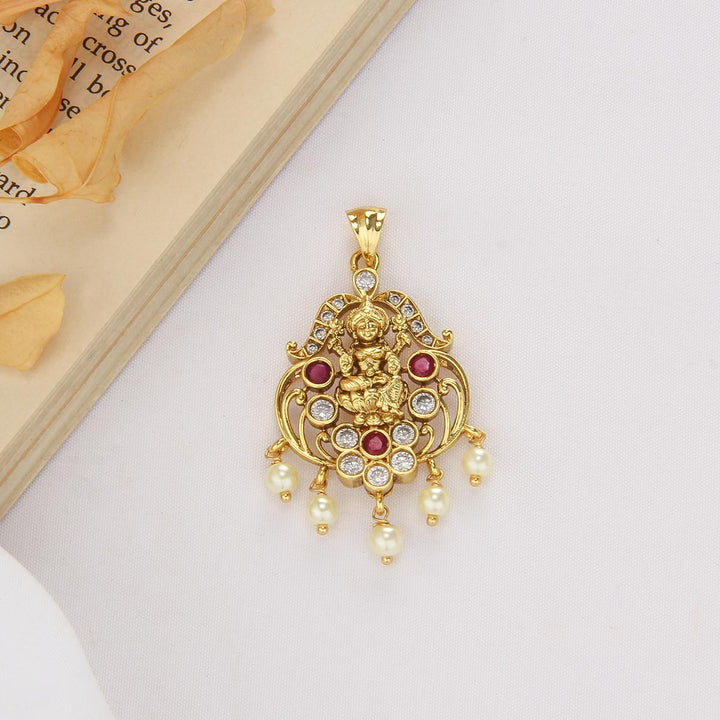 Dhanvika Nagas Pendant Set