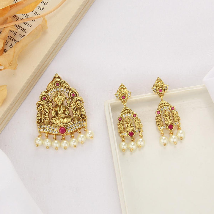 Ashvika Nagas Pendant Set