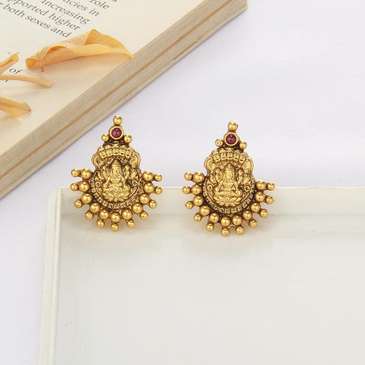 Prinsiha Nagas Pendant Set