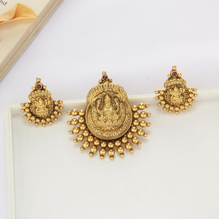 Prinsiha Nagas Pendant Set