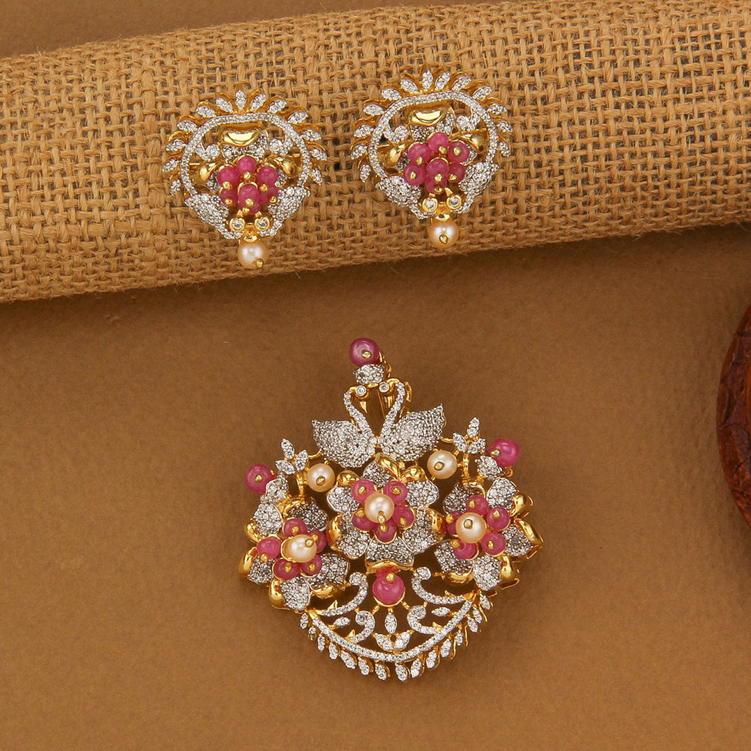 Gomati Avikam Pendant Set