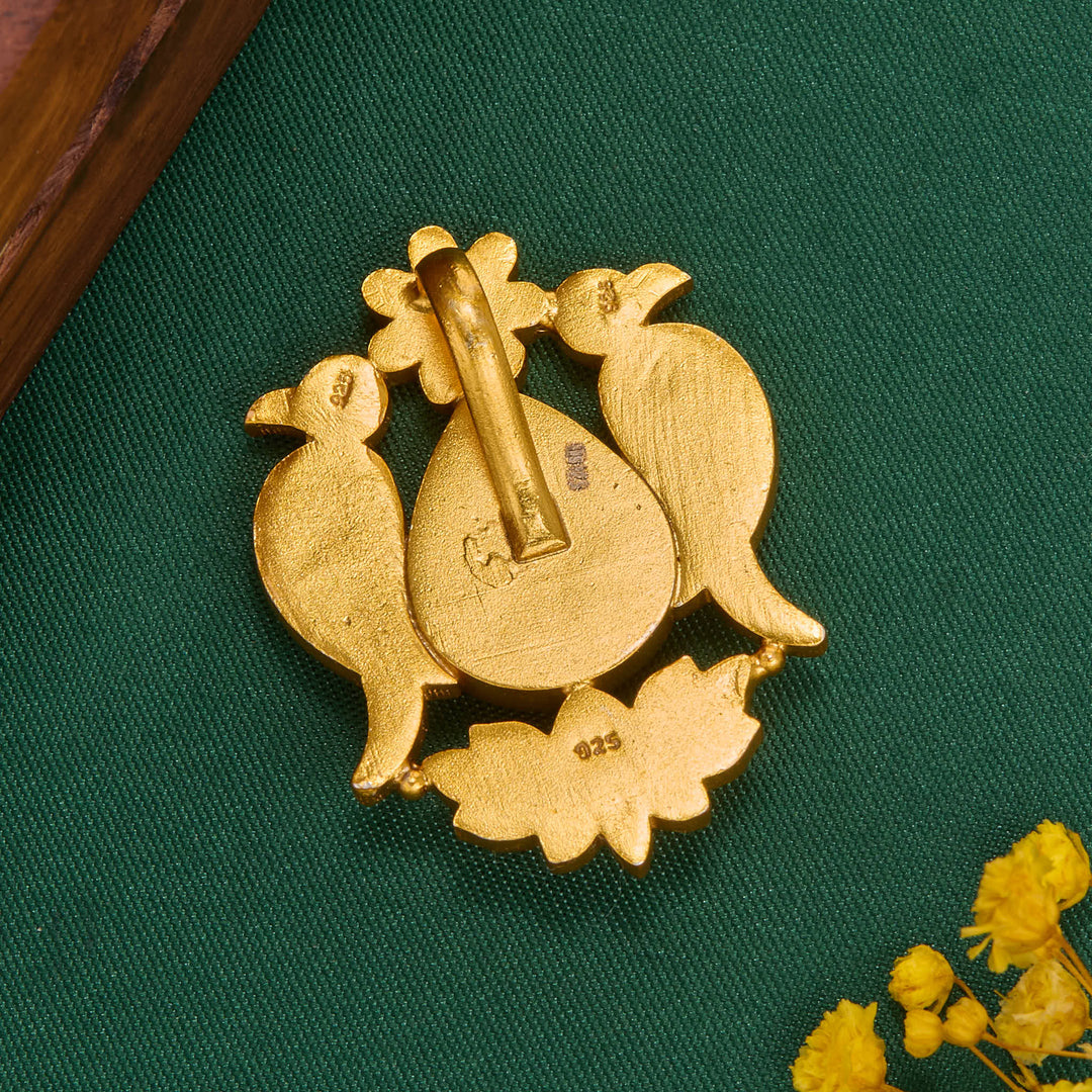 Varavarnini Kundan Pendant