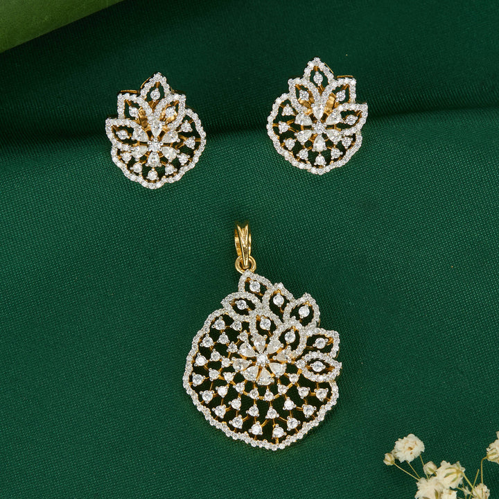 Trendy Avikam Pendant Set