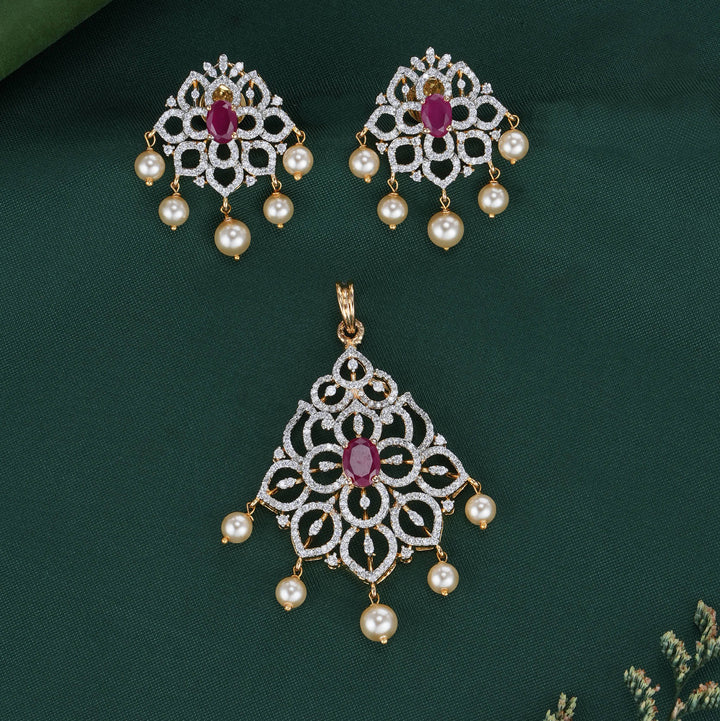 Daisy Avikam Pendant Set