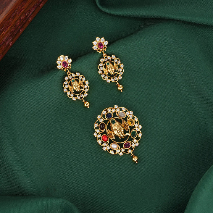 Girisha Stone Pendant Set