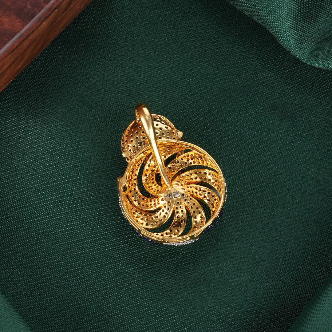 Gorgeous Avikam Pendant Set