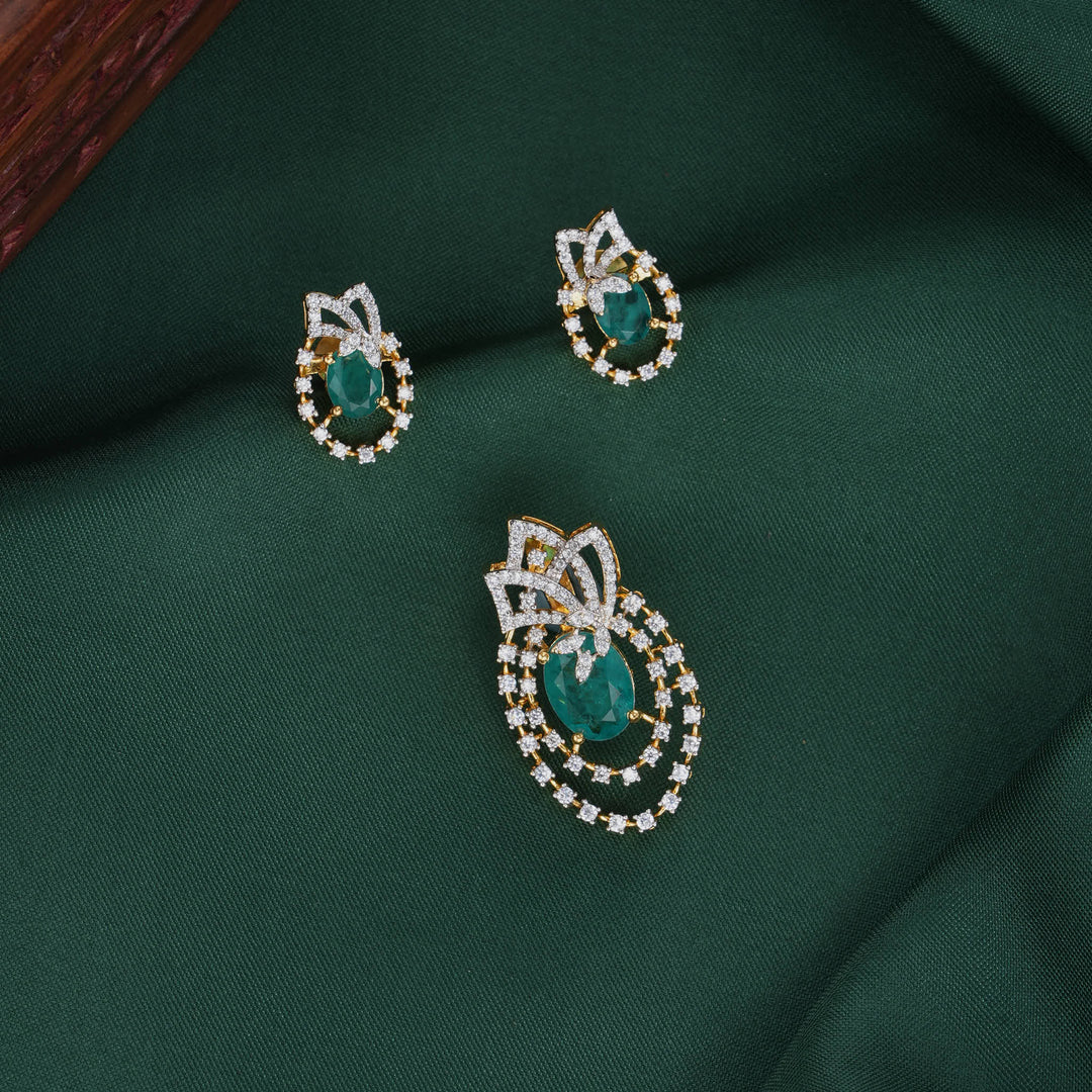 Hansikaa Avikam Pendant Set
