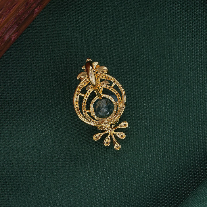 Vithiksaa Avikam Pendant Set