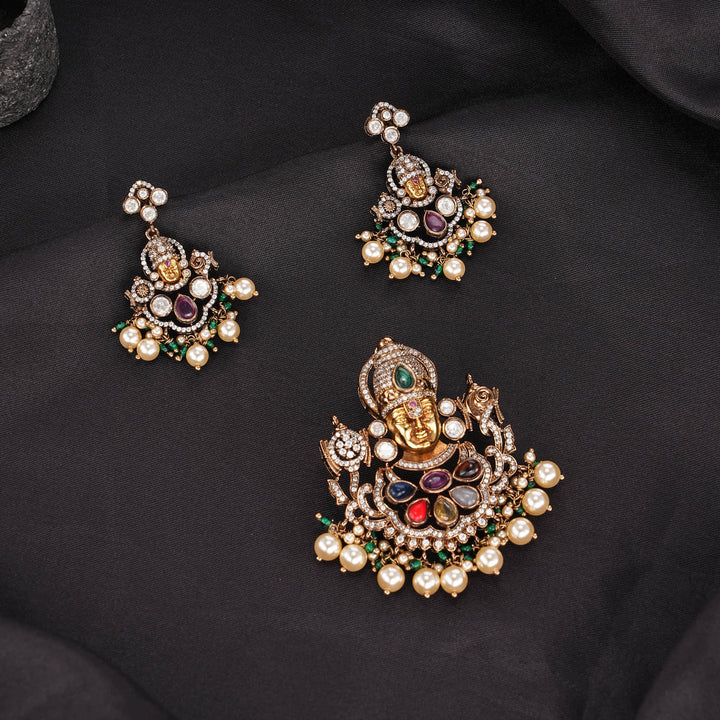 Divine Look Victorian Pendant set